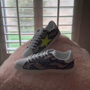STEVEN New York green star shoe